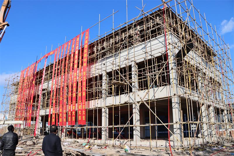 榮耀封頂，砥礪奮進(jìn)，青島艾爾兄弟科技有限公司新辦公大樓圓滿封頂!