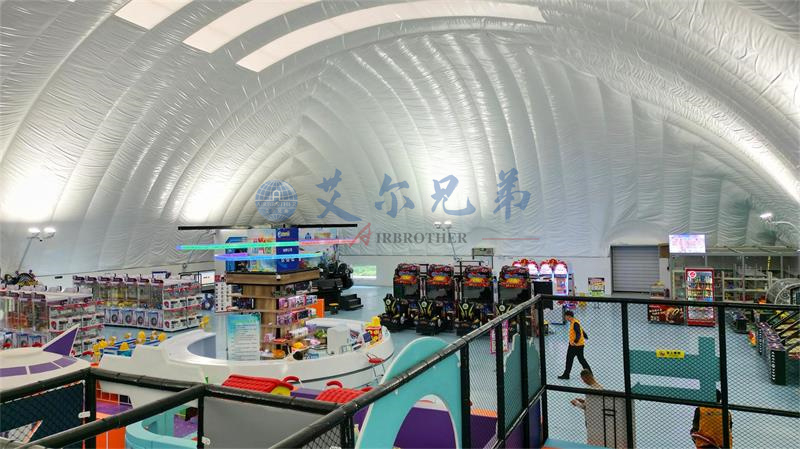 氣膜游樂場內部